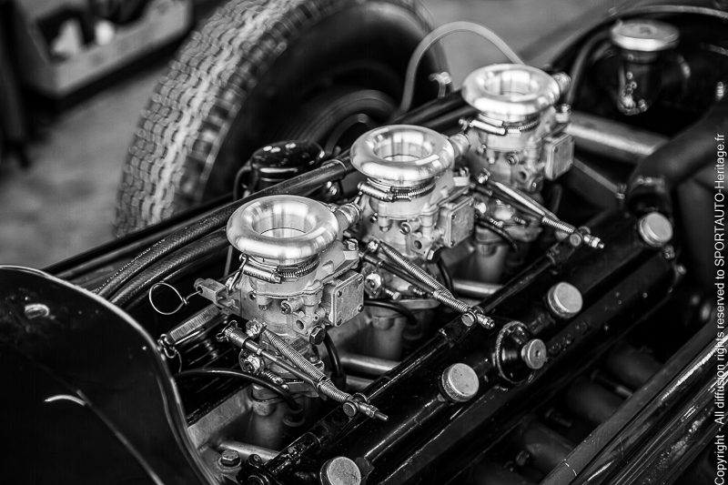 Sportauto-Heritage.fr - Grand Prix de lAge dOR - Engine in Paddock