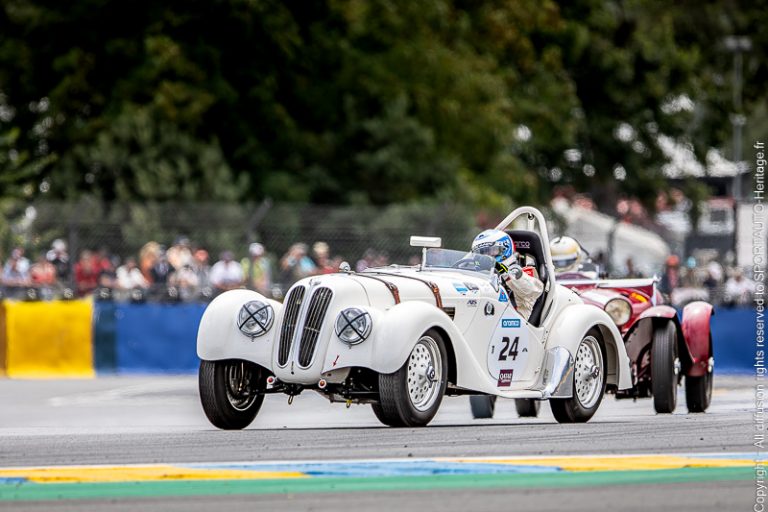 Sportauto-Heritage.fr - Le Mans Classic - Group 1 - BMW 328 Roadster - 1938 - Entrée Dunlop (24)