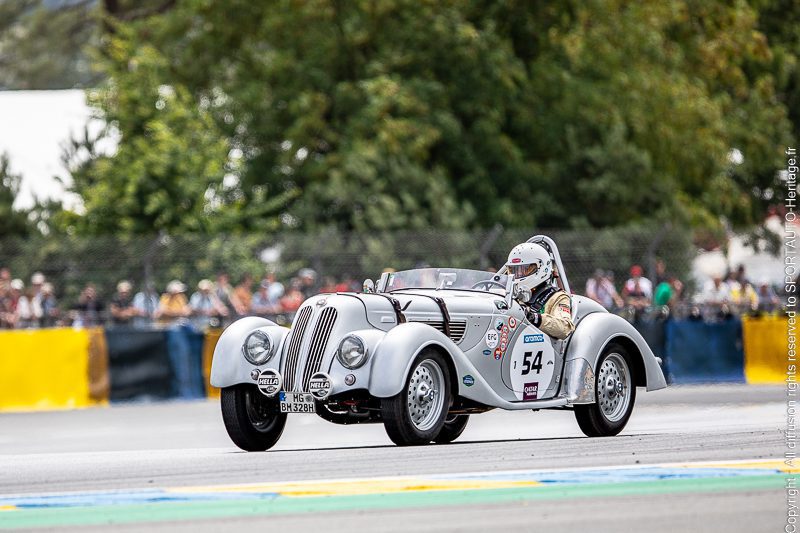 Sportauto-Heritage.fr - Le Mans Classic - Group 1 - BMW 328 Roadster - 1939 - Entrée Dunlop