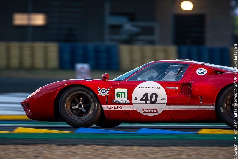 Sportauto-Heritage.fr - Le Mans Classic - Plateau 5 - Ford GT40 - 1965 - track