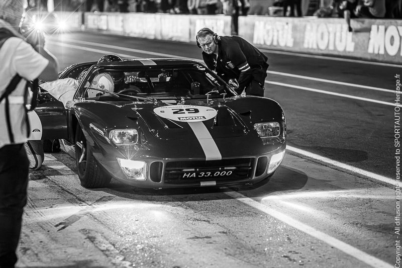 Sportauto-Heritage.fr - Le Mans Classic - Plateau 5 - Ford GT40 - Pitstop de nuit