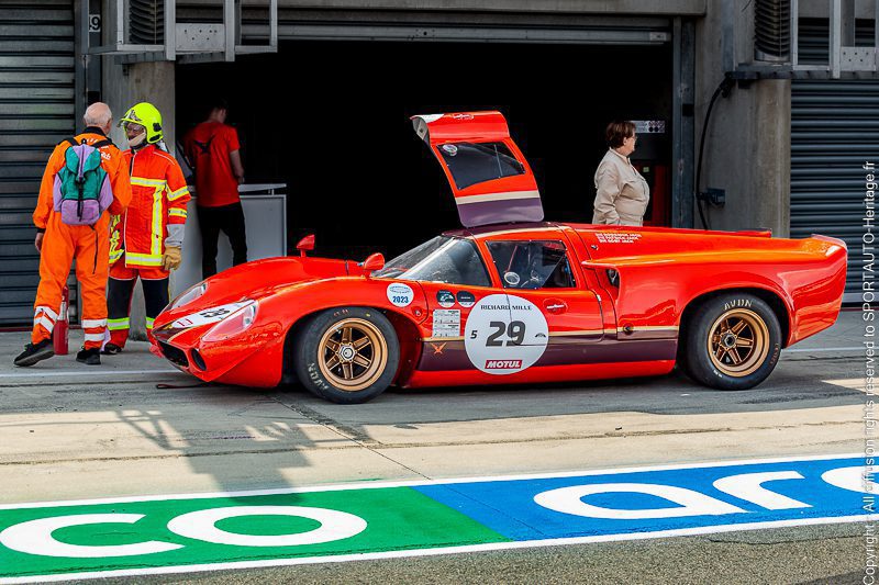 Sportauto-Heritage.fr - Le Mans Classic - Plateau 5 - Lola T70 Mk3 - 1967 - pit