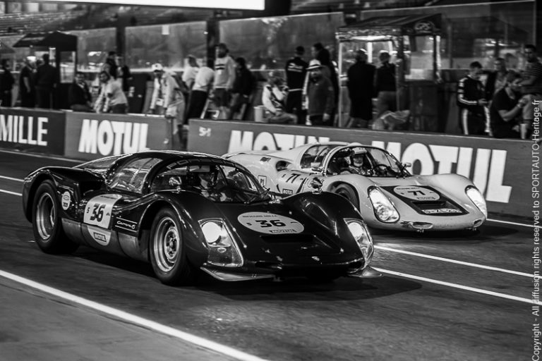 Sportauto-Heritage.fr - Le Mans Classic - Plateau 5 - Porsche 906 et 910 - Pitlane de nuit