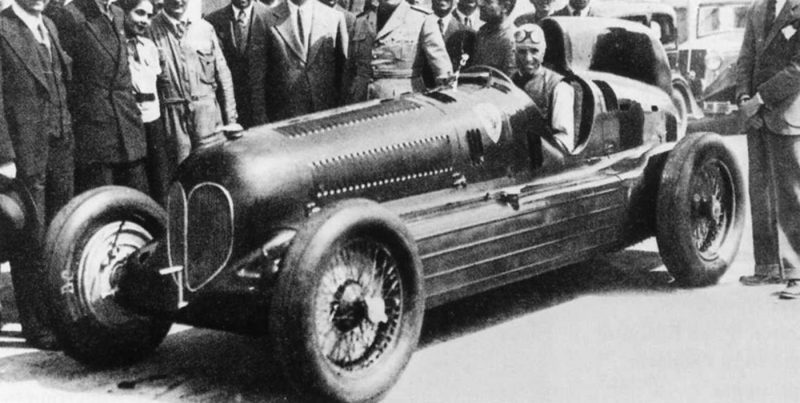 Présentation de la Bimotore avec Tazio Nuvolari au volant, avril 1935 - Photographe : Pierre Ménard