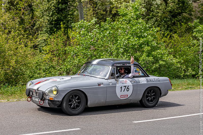 Tour Auto 2023 - MG B de 1964 sur les routes de France