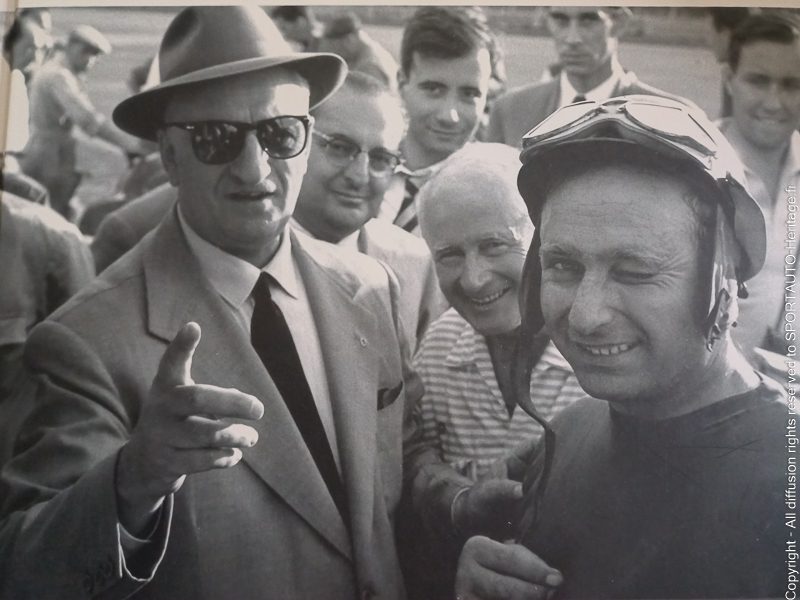 Enzo Ferrari avec Juan Fangio : "Do you know this guy ?" - Photo Bernard Cahier