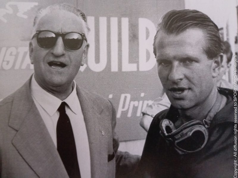 Enzo Ferrari avec Peter Collins dans les stands à Monza. - Photo : Bernard Cahier