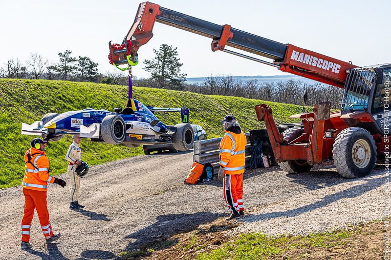 Evacuation d'une monoplace - Intervention des marshalls - Historic Tour Dijon 2025