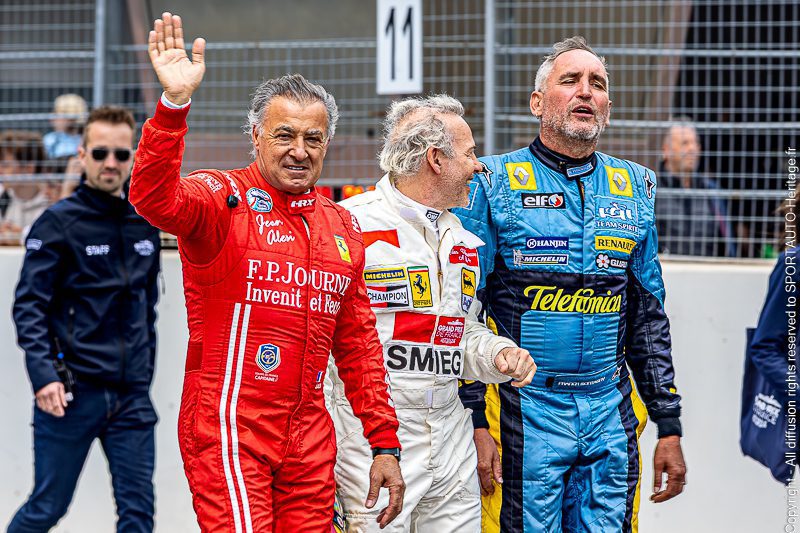 Jean Alesi à gauche en combinaison rouge, accompagné de Jacques Villeneuve et Franck Montagny