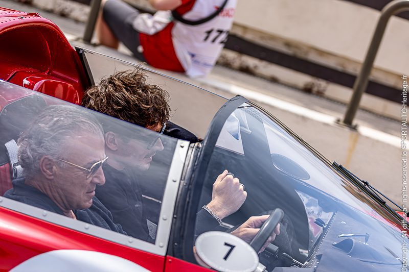 Jean Alesi au volant de la Ferrari 330 P4 en exhibition lors du Grand Prix de France Historique