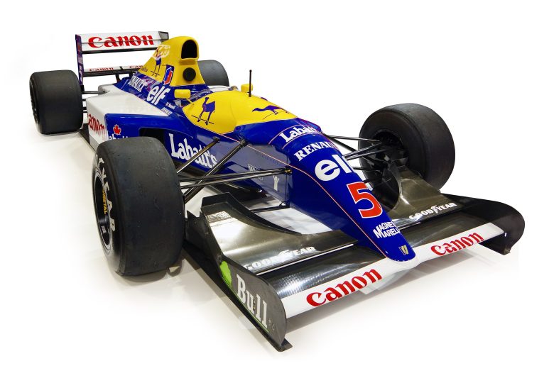 Williams FW14B by Quelle: David Merrett (Flickr) / Freisteller, Bildbearbeitung & Retusche von Auge=mit - Own work, CC BY-SA 4.0, https://commons.wikimedia.org/w/index.php?curid=174756901