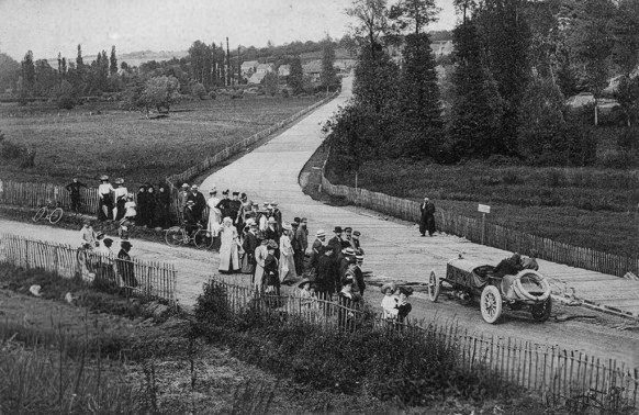 Tournant de la passerelle à St Calais - Circuit de la Sarthe - 1906