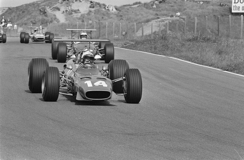 Derek Bell sur la Ferrari numéro 14 en 1968 à Zandvoort.