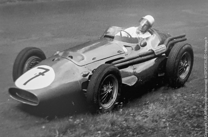 Stirling Moss au volant de la Maserati 250F lors du Grand Prix d'Allemagne de 1956.