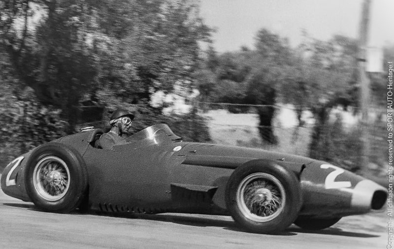 Juan Fangio, au volant de sa Maserati 250F n°2, n'a pas pu suivre le rythme de Stirling Moss à Pescara.