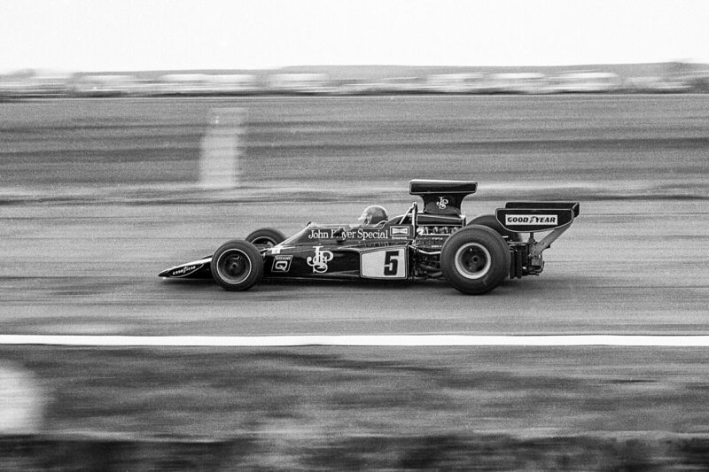 Ronnie Peterson au volant de la JPS Lotus 72E, Grand Prix John Player 1975, circuit de Silverstone, Angleterre.