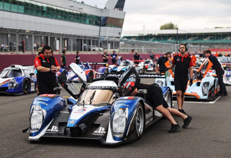 Endurance Icons
L'esprit des courses d'endurance façon Le Mans s'invite à Silverstone avec « Endurance Icons ». Mettant en vedette des prototypes légendaires issus des plus grandes épreuves d'endurance au monde, ce plateau célèbre la ténacité, l'innovation et la quête de gloire dans les courses de longue distance.