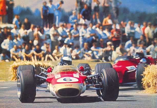 Jim Clark au volant de la Lotus 48 Gold Leaf at Wigram (Christchurch), 1968 Tasman Series